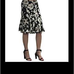 Chaps Navy blue and white Large floral Ruffle Hem skirt size medium